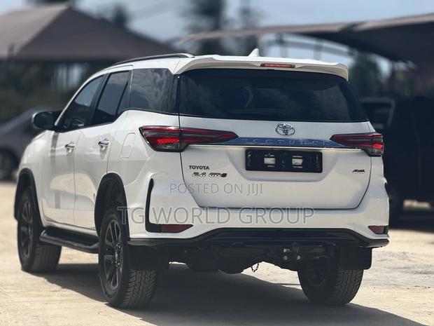 Toyota Fortuner 2.4 D AWD 2023 White