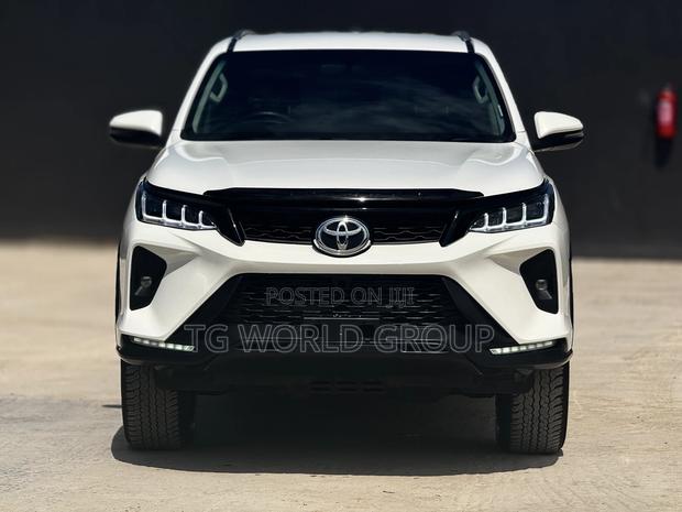 Toyota Fortuner 2.4 D AWD 2023 White