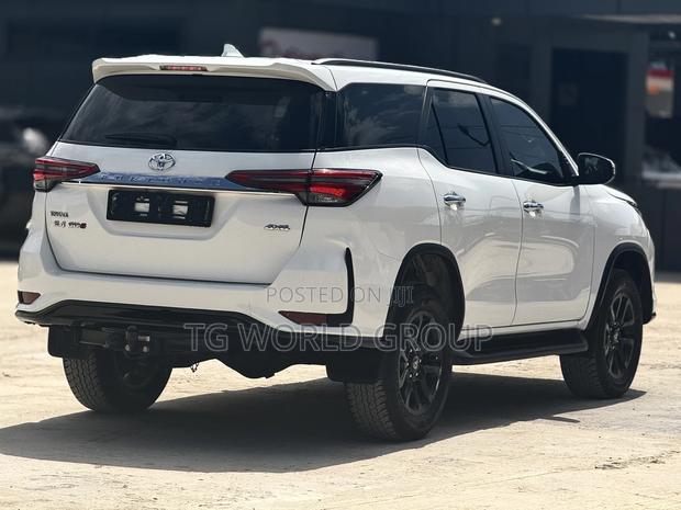 Toyota Fortuner 2.4 D AWD 2023 White
