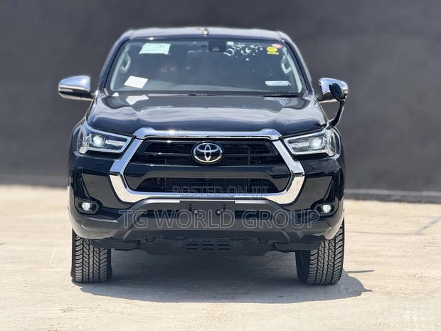 Toyota Hilux 2022 Black