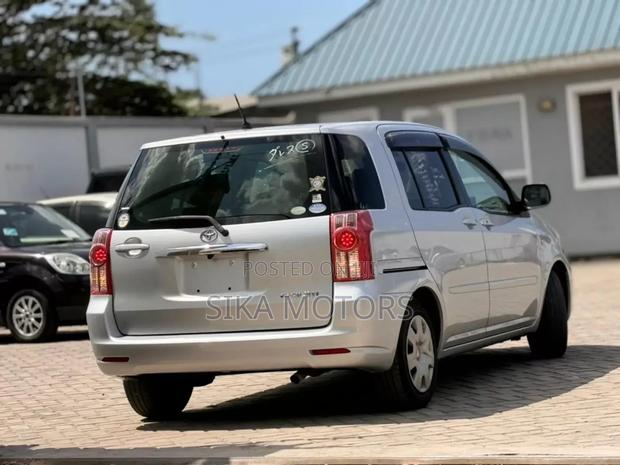 Toyota Raum 2007 Silver