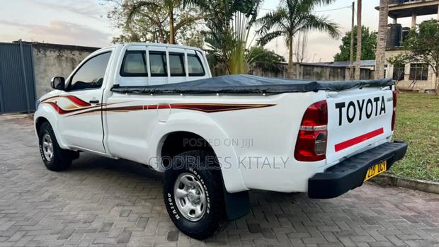 Toyota Hilux 2014 White