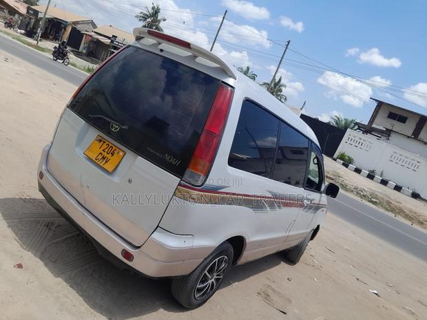 Toyota Noah 2005 White