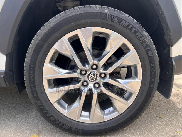 Toyota RAV4 2019 Pearl