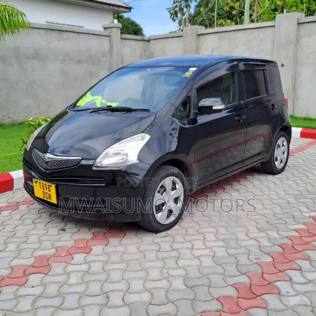 Toyota Ractis 2006 Black