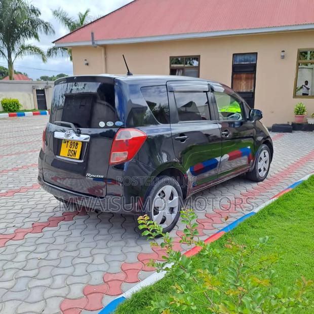 Toyota Ractis 2006 Black