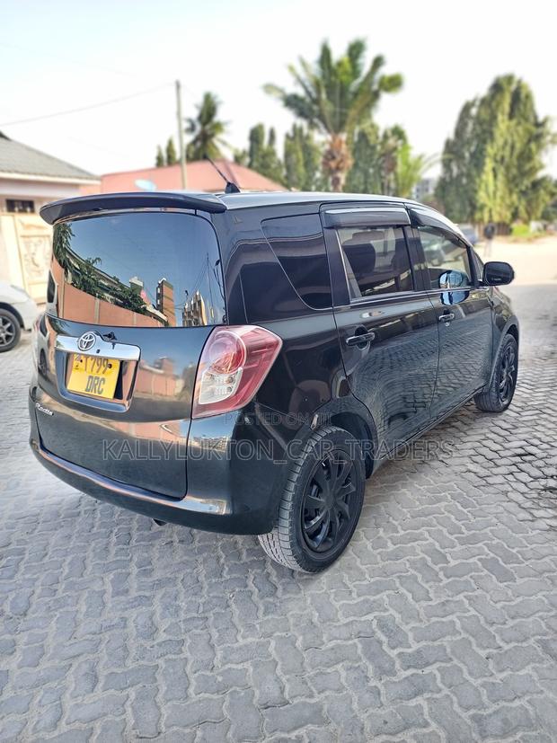 Toyota Ractis 2006 Black