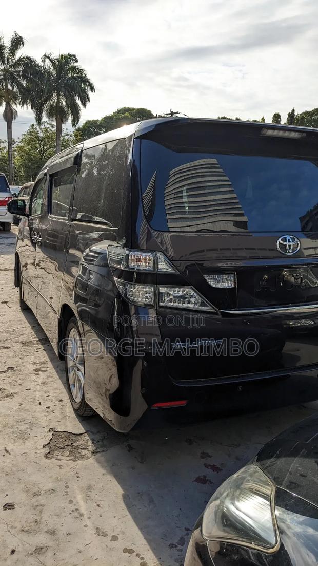 Toyota Vellfire 2009 Purple