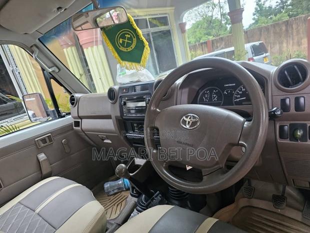 Toyota Land Cruiser 2012 White
