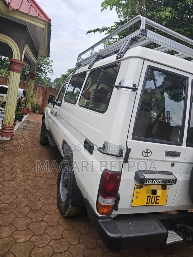 Toyota Land Cruiser 2012 White