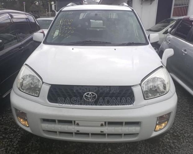 Toyota RAV4 2001 White