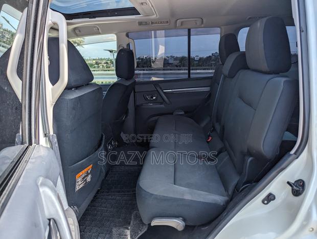 Mitsubishi Pajero 2009 Off white