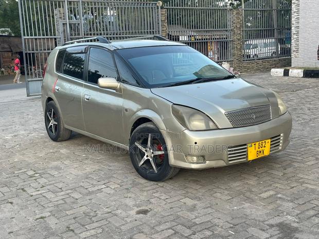 Toyota Opa 2000 Silver