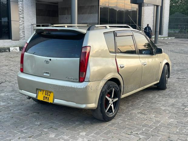 Toyota Opa 2000 Silver