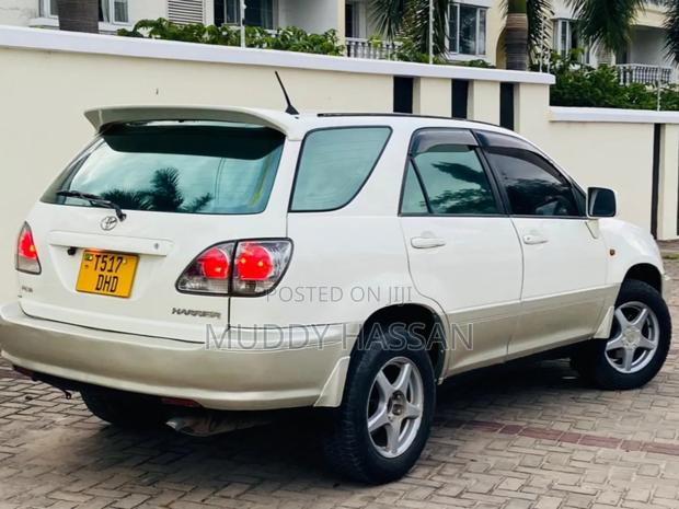 Toyota Harrier 2004 White
