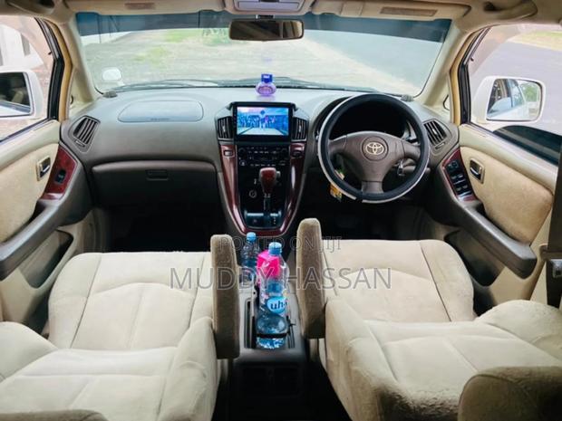 Toyota Harrier 2004 White