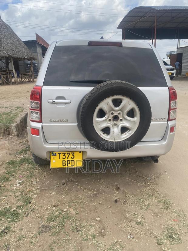 Suzuki Escudo 2005 Silver