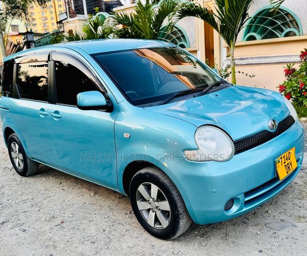 Toyota Sienta 2006 Blue