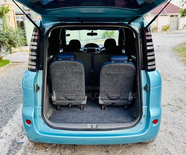Toyota Sienta 2006 Blue