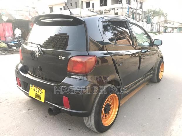 Toyota Vitz 2002 Black