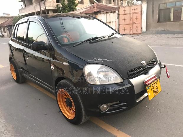 Toyota Vitz 2002 Black