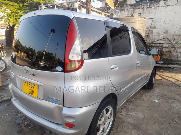 Toyota Fun Cargo 2004 Silver