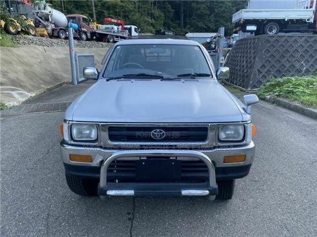 Toyota Hilux 1992 Silver