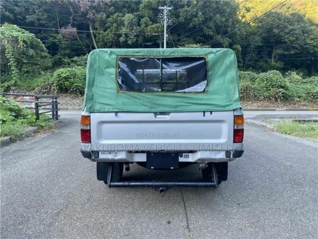Toyota Hilux 1992 Silver