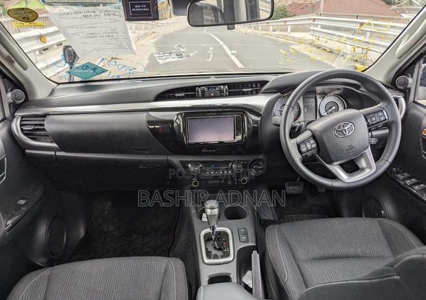 Toyota Hilux 2022 Black