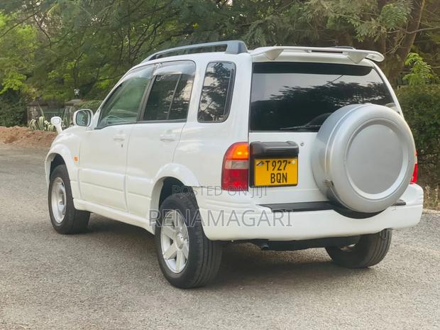 Suzuki Vitara 2001 White