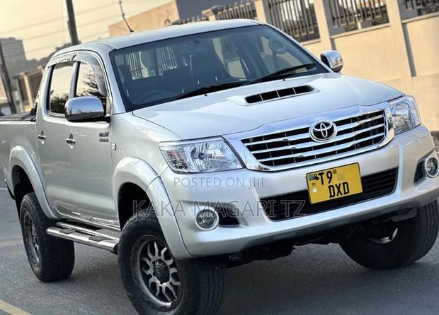 Toyota Hilux 2014 Silver