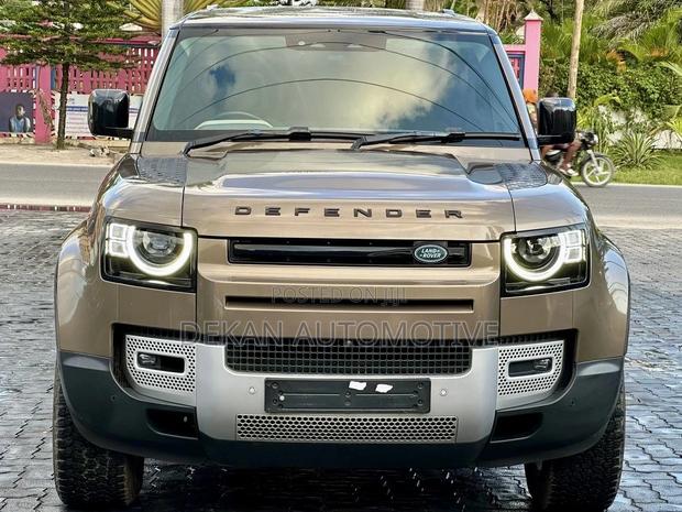 Land Rover Defender SE 2022 Gold