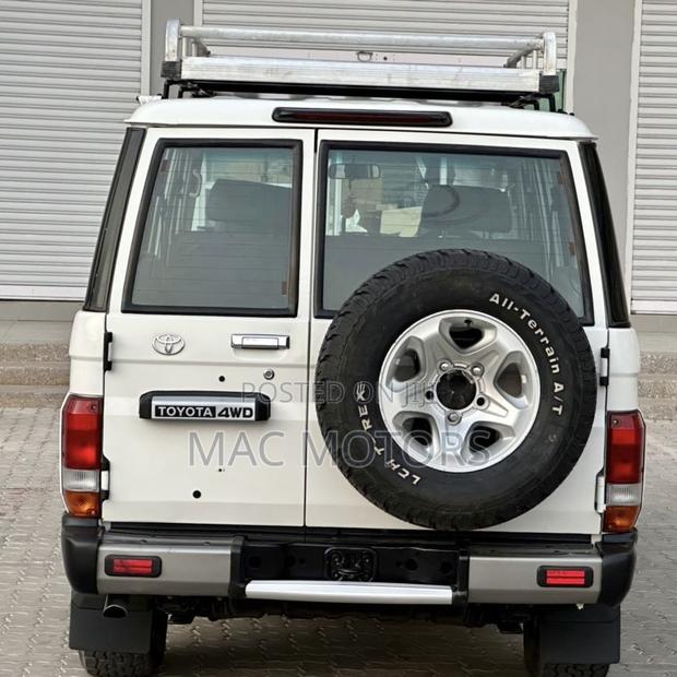 Toyota Land Cruiser 2015 White