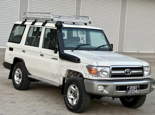 Toyota Land Cruiser 2015 White
