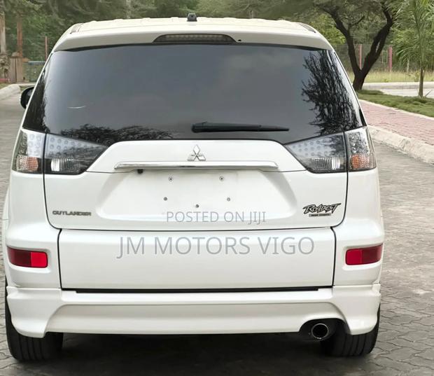 Mitsubishi Outlander 2011 White
