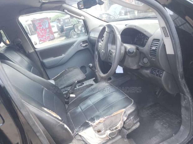 Nissan Navara 2000 Black