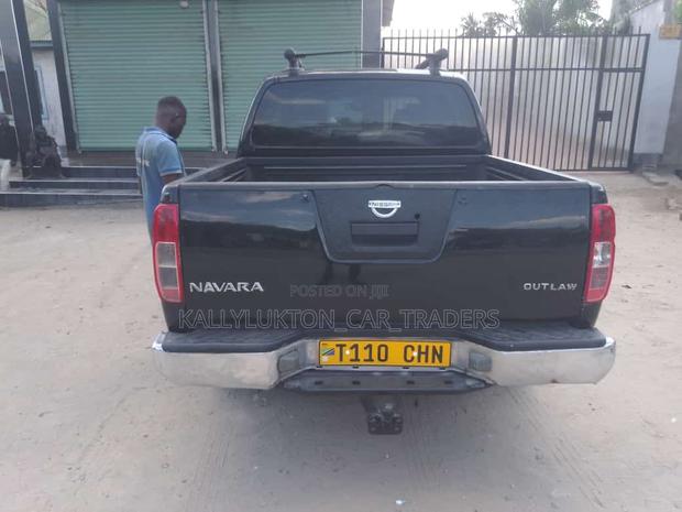 Nissan Navara 2000 Black