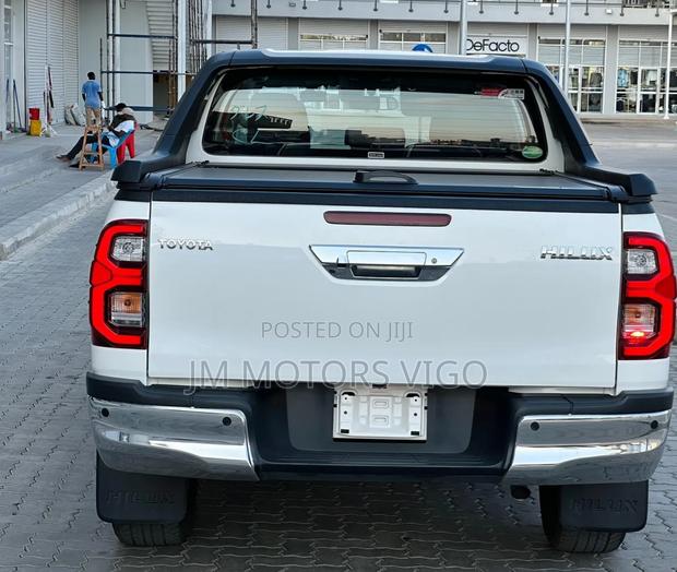 Toyota Hilux 2020 White