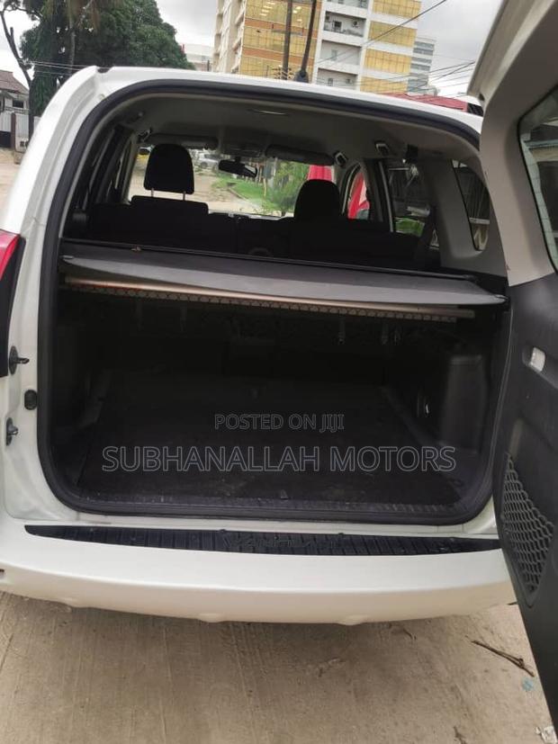 Toyota Vanguard 2010 White