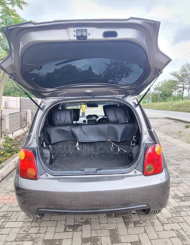 Toyota IST 2005 Gray