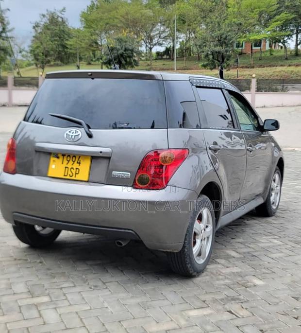 Toyota IST 2005 Gray