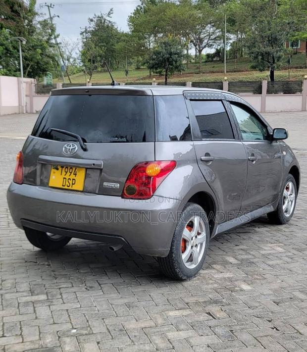 Toyota IST 2005 Gray