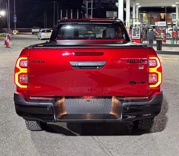 New Toyota Hilux 2024 Red
