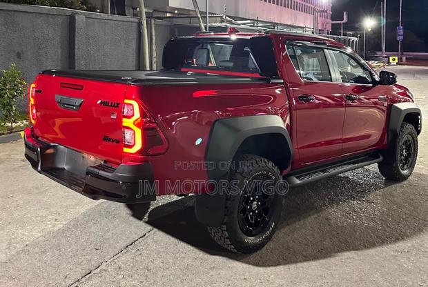 New Toyota Hilux 2024 Red