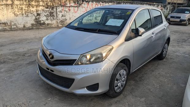 Toyota Vitz 2011 Silver