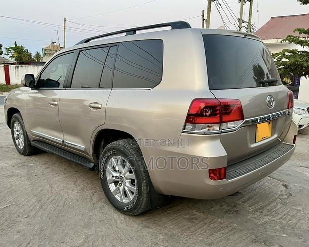 Toyota Land Cruiser 4.5 V8 VXR 2016 Gold