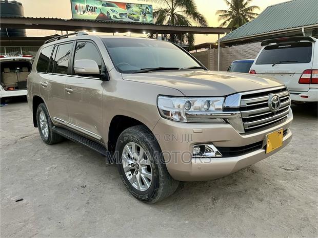 Toyota Land Cruiser 4.5 V8 VXR 2016 Gold