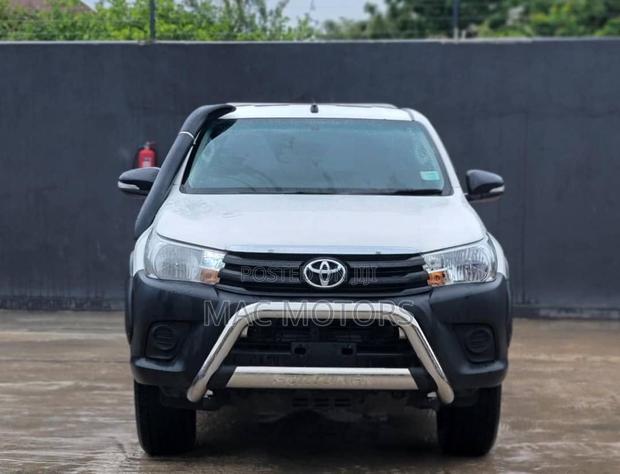 Toyota Hilux SR5 4x4 2015 White