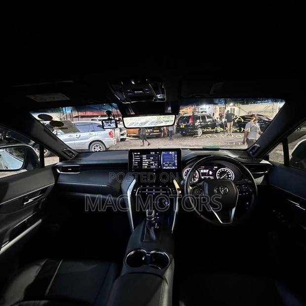 Toyota Harrier 2022 White