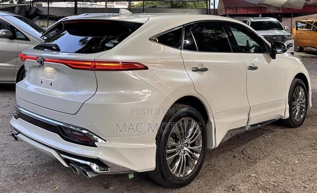Toyota Harrier 2022 White
